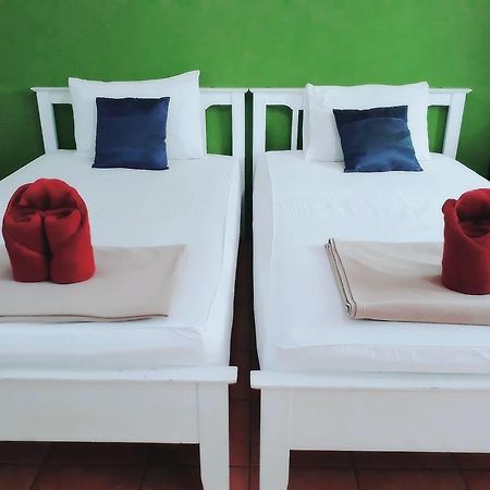 Hi Guesthouse Airport Чиангмай Екстериор снимка